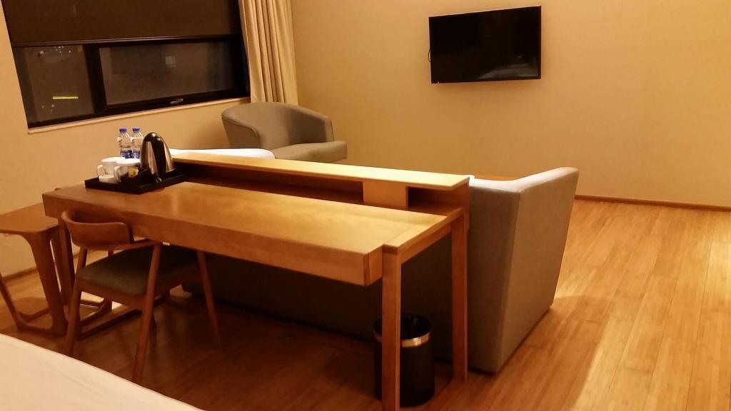 Ji Hotel Wuhan Guanggu Plaza Экстерьер фото
