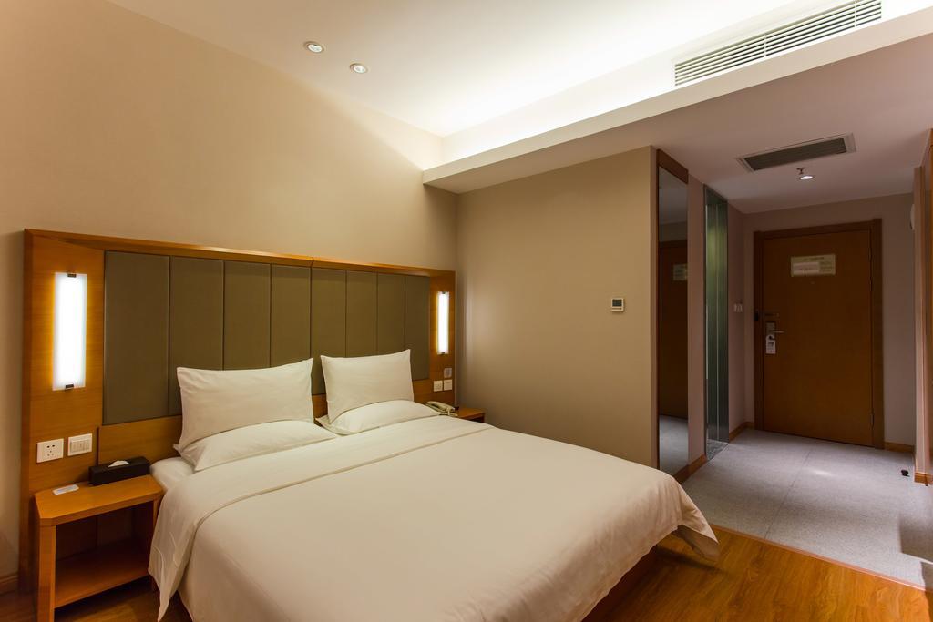 Ji Hotel Wuhan Guanggu Plaza Номер фото