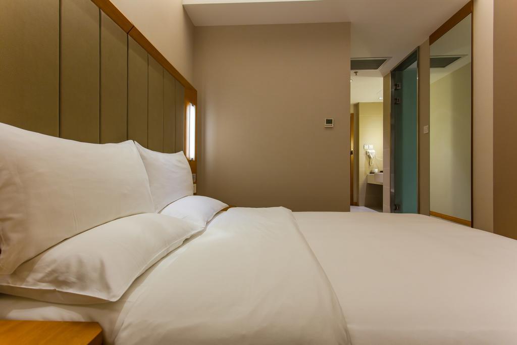 Ji Hotel Wuhan Guanggu Plaza Номер фото