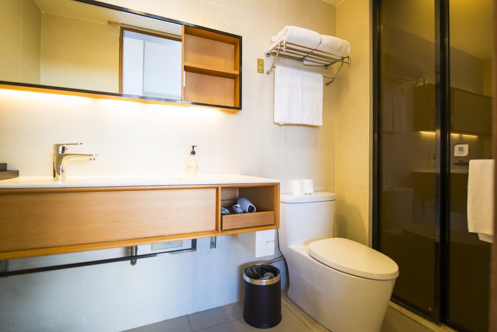 Ji Hotel Wuhan Guanggu Plaza Экстерьер фото
