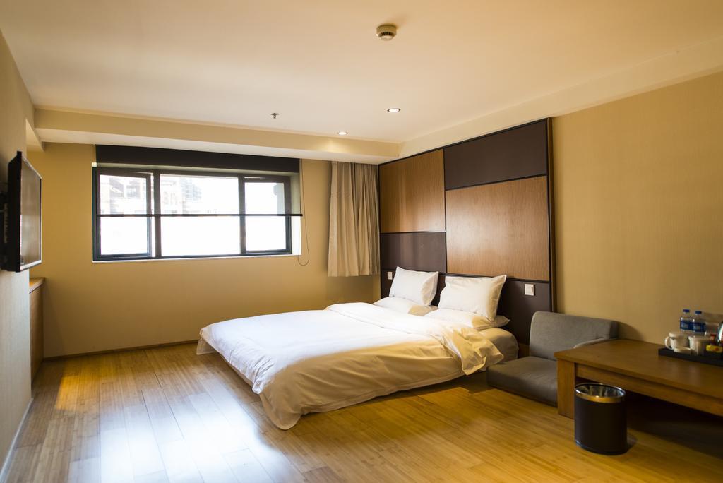 Ji Hotel Wuhan Guanggu Plaza Экстерьер фото