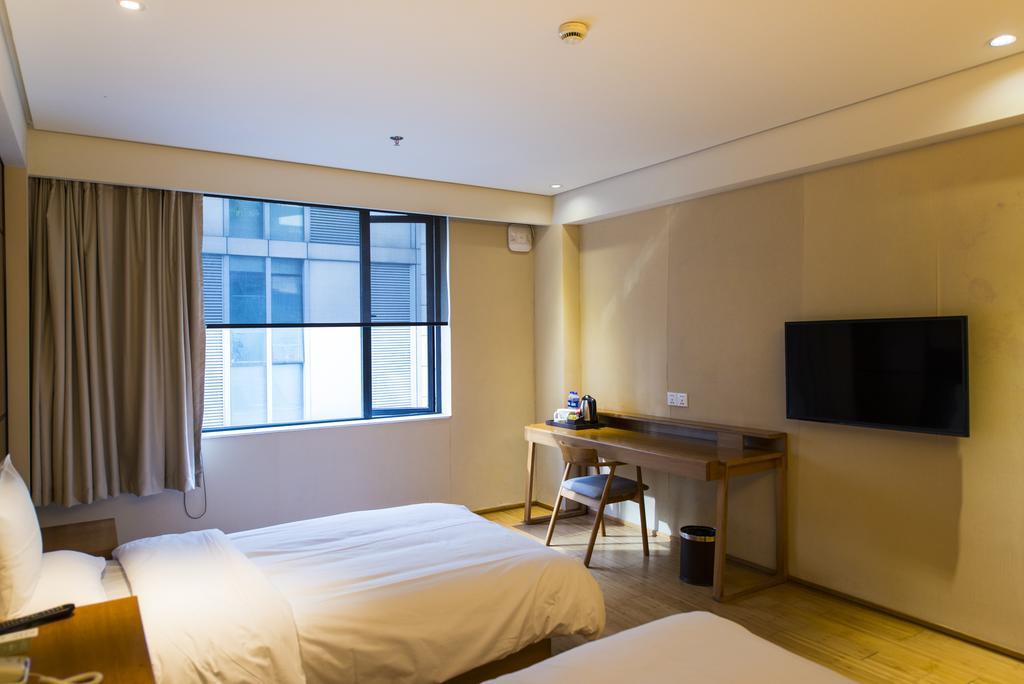 Ji Hotel Wuhan Guanggu Plaza Экстерьер фото