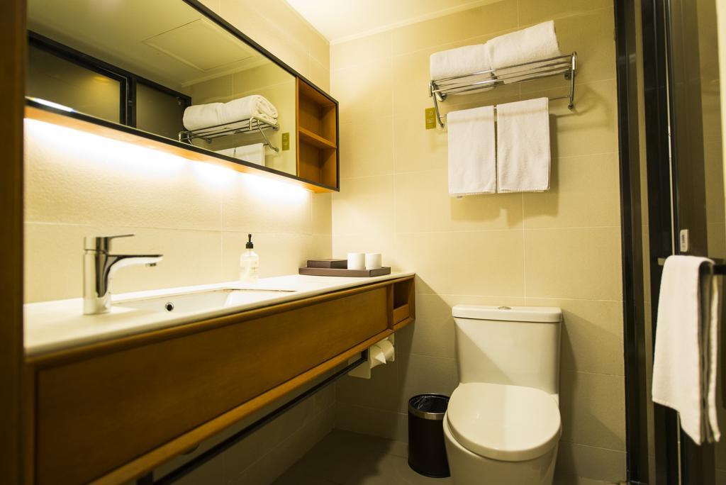 Ji Hotel Wuhan Guanggu Plaza Экстерьер фото