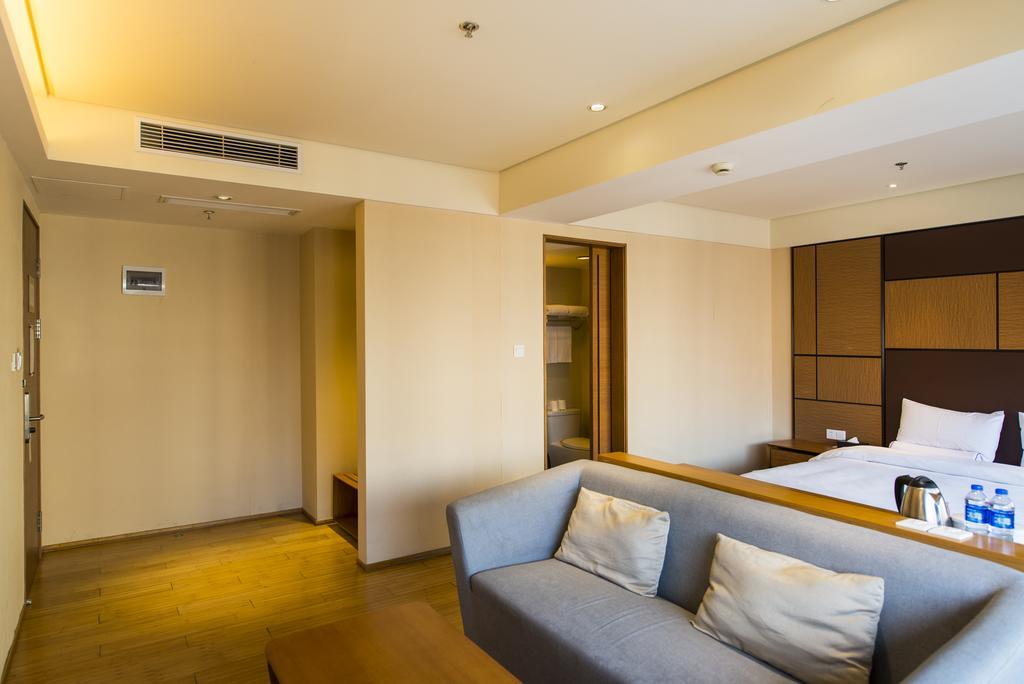 Ji Hotel Wuhan Guanggu Plaza Экстерьер фото