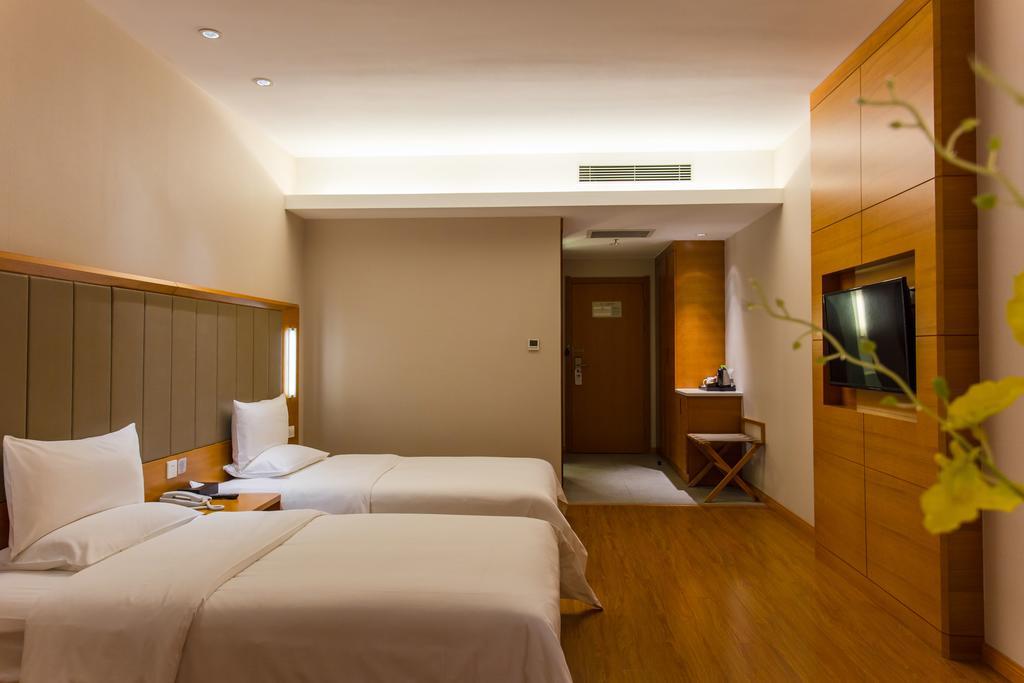 Ji Hotel Wuhan Guanggu Plaza Экстерьер фото