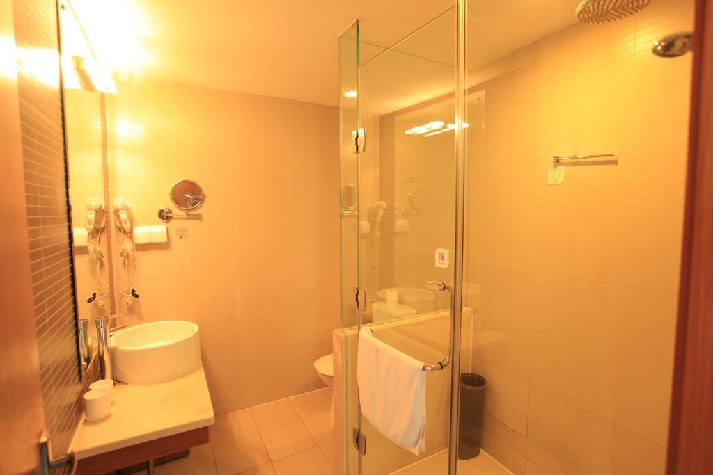 Ji Hotel Wuhan Guanggu Plaza Номер фото