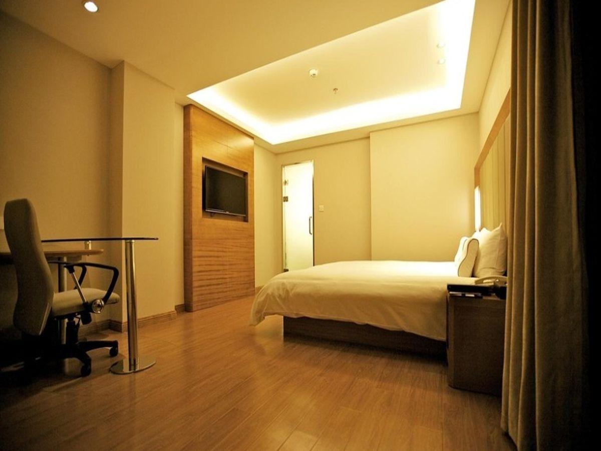Ji Hotel Wuhan Guanggu Plaza Экстерьер фото